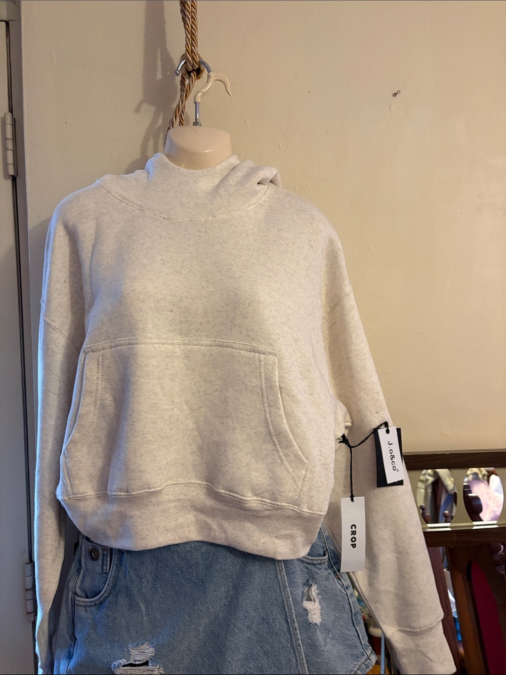 Crop Hooded Sweatshirt in Light Heather Cream -